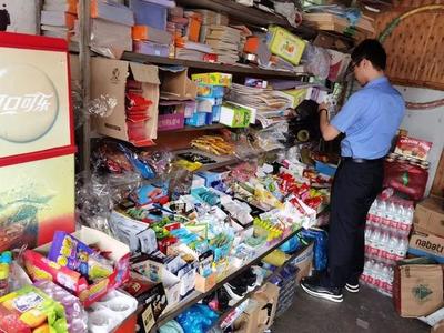 开学季亮剑！校园周边“黑心店”煎炸过期食品被查处